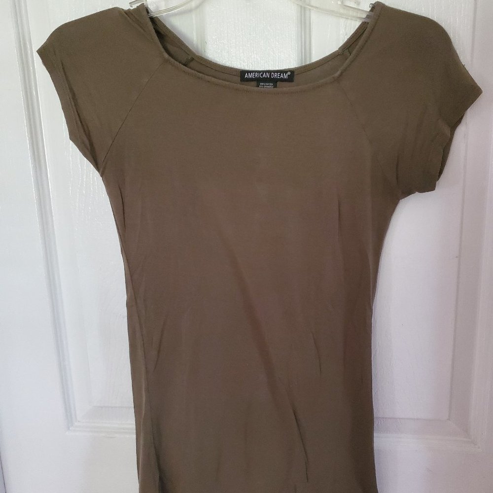 Green lightweight short sleeve top
